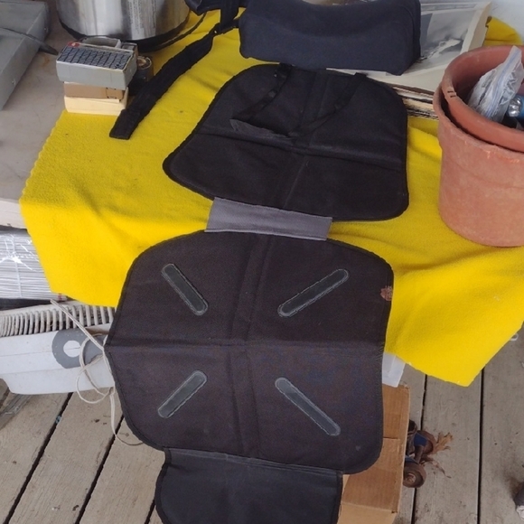 Black Seat Cover&Neck Rest - Picture 1 of 3